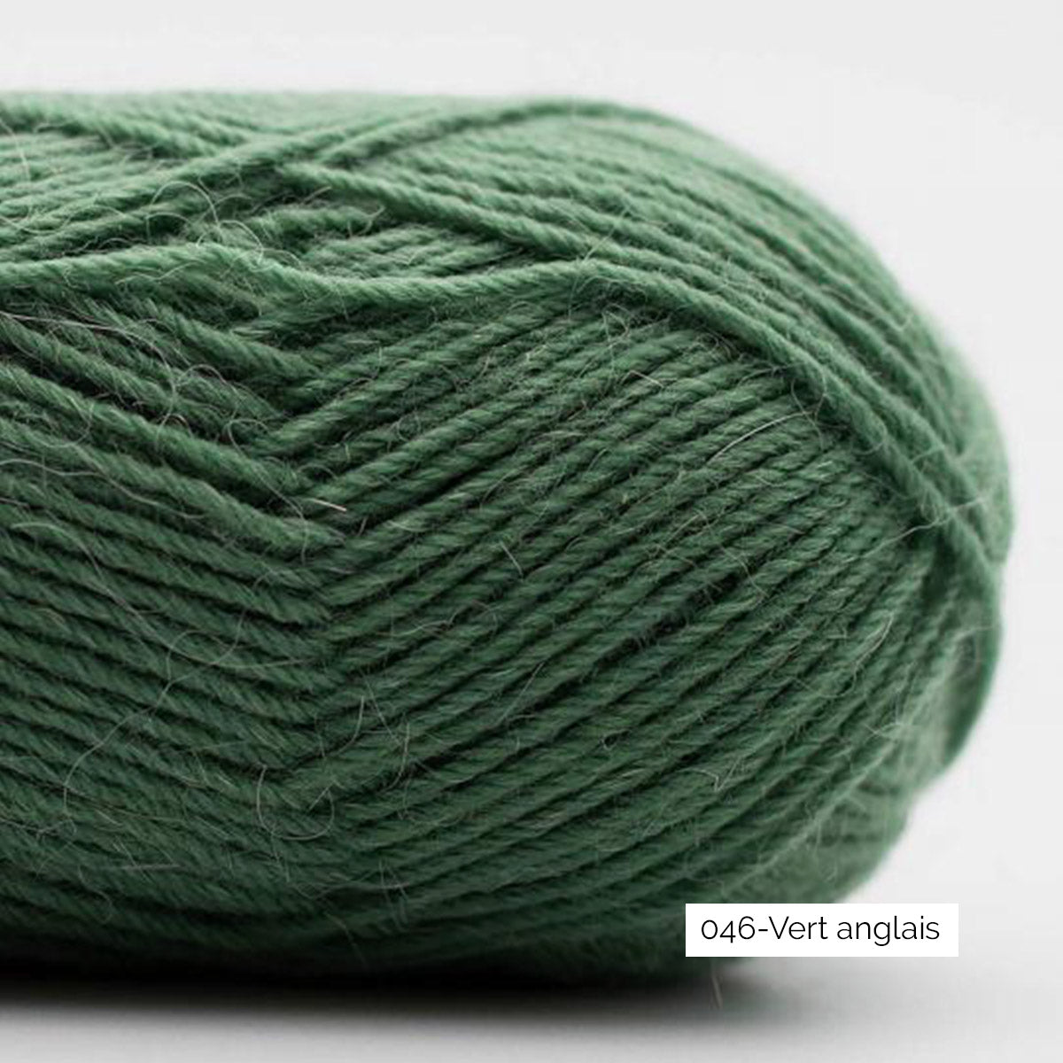 Texture du fil à chaussettes à base d'alpaga Edelweiss Alpaca de Kremke Soul Wool, coloris 046 Vert Anglais