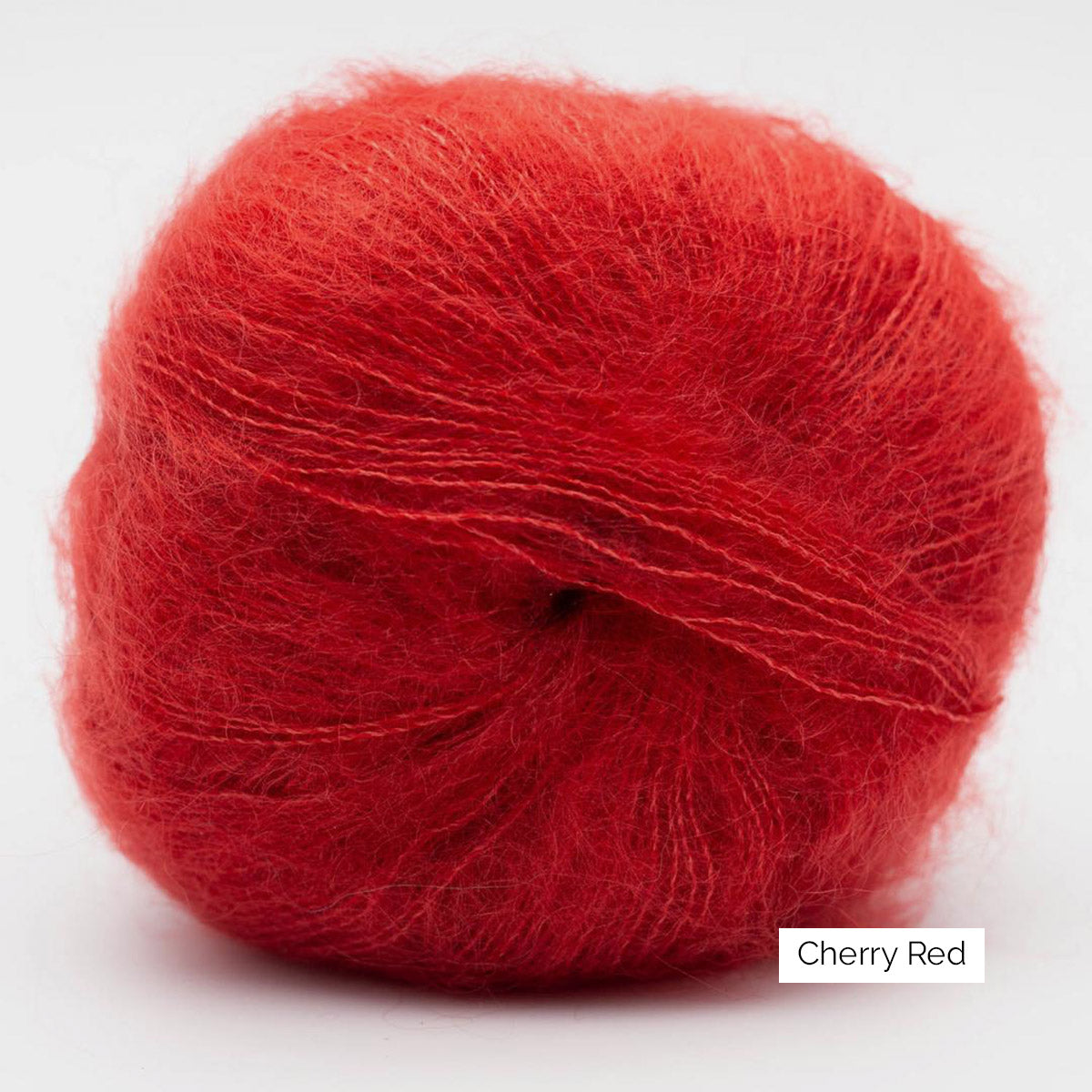 Pelote de mohair et soie Silky Kid de Kremke Soul Wool coloris 120 Cherry Red (rouge cerise)