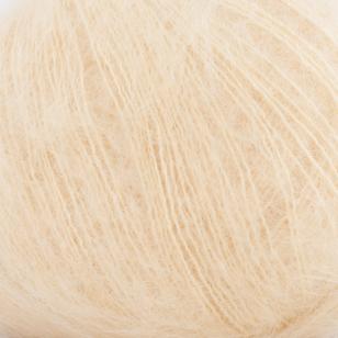 Texture et couleur d'une pelote de mohair et soie Silky Kid de Kremke Soul Wool coloris 19 Pêche