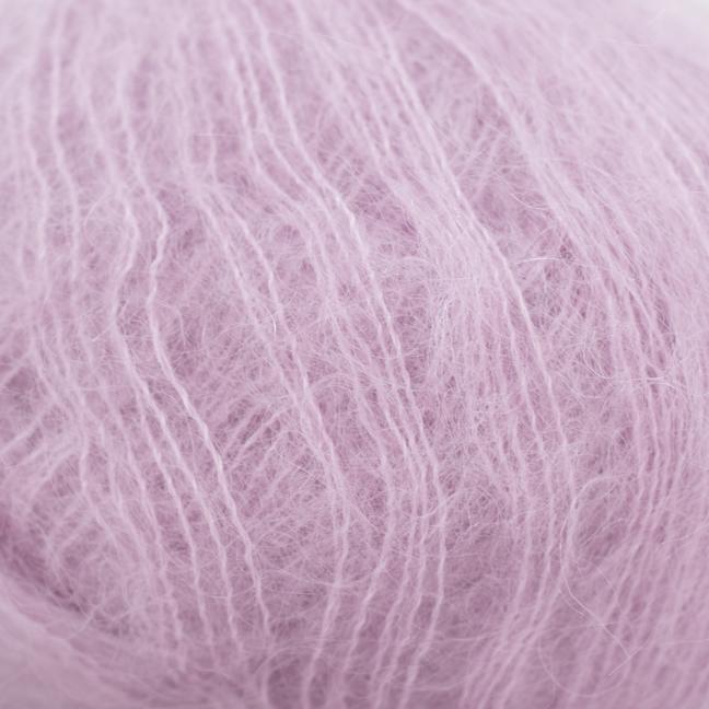 Texture et couleur d'une pelote de Silky Kid de Kremke Soul Wool coloris 234 Dragée