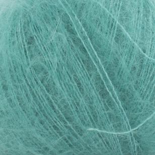 Texture et couleur d'une pelote de mohair et soie Silky Kid de Kremke Soul Wool coloris 88 Menthe à l'Eau