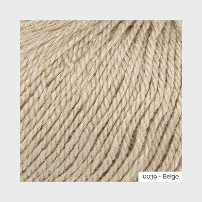 Gros plan sur la texture du fil à chaussettes à base d'alpaga Alpaca Soxx de Lang Yarns, coloris 0039 Beige