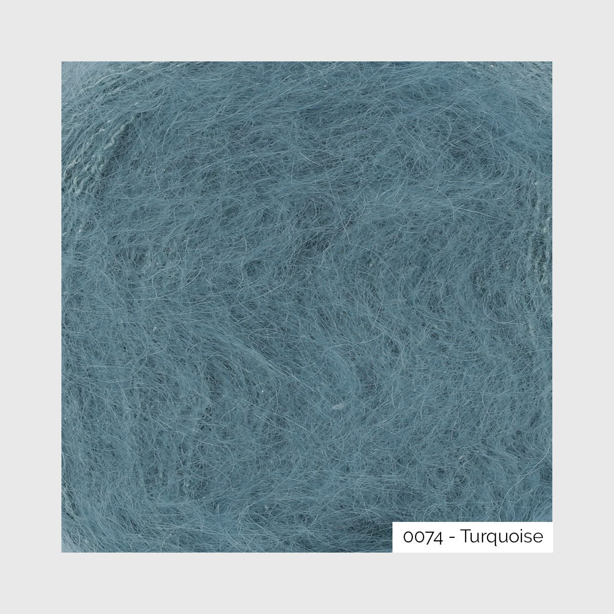 Texture d'un écheveau de mohair, soie et lurex Lace Lamé de Lang Yarns, coloris 0074 Turquoise