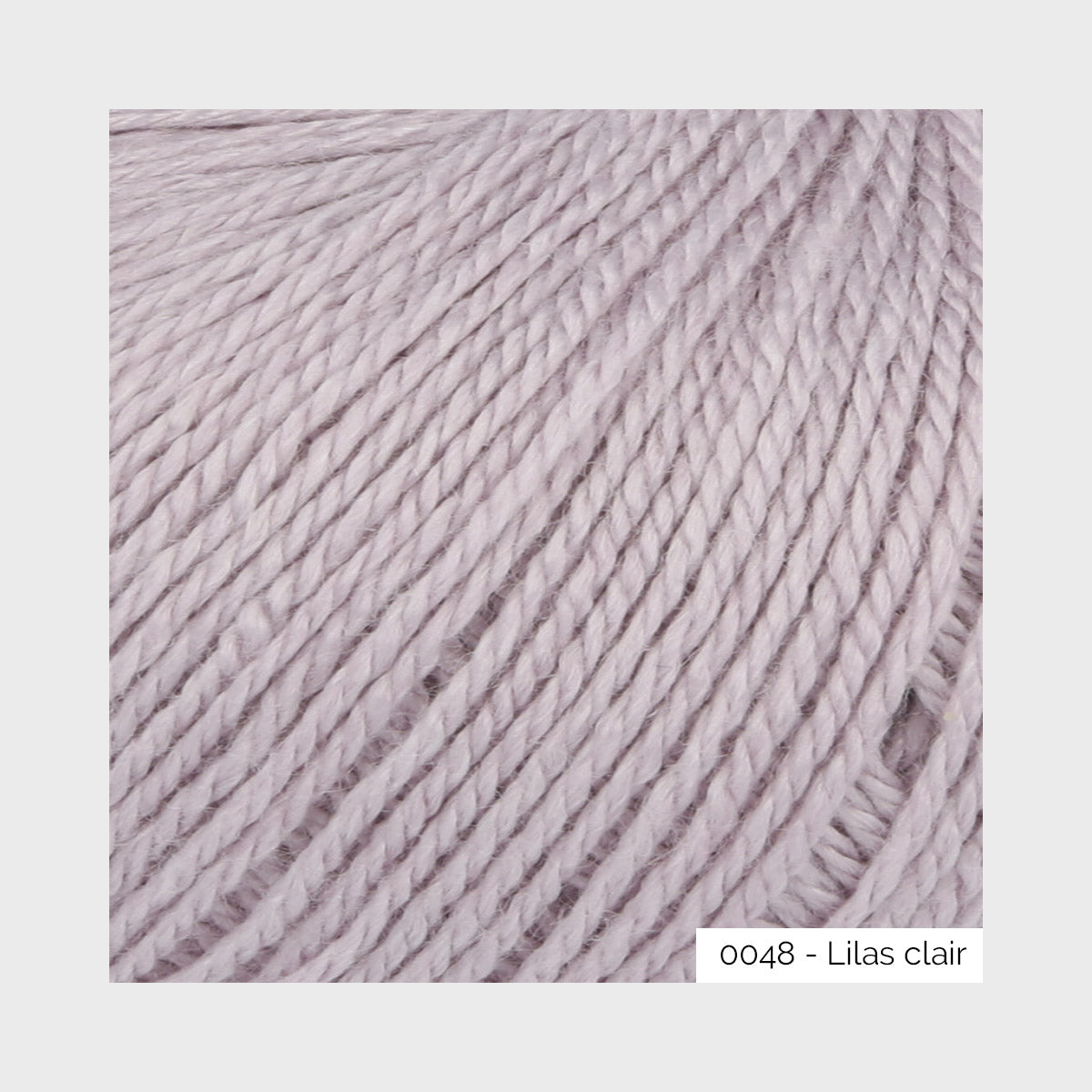 Texture du fil Liza de Lang Yarns, mélange bambou, laine et soie, coloris 0048 Lilas Clair