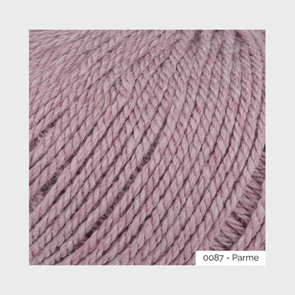 Texture du fil Liza de Lang Yarns, mélange de bambou, mérinos et soie, coloris 0087 Parme