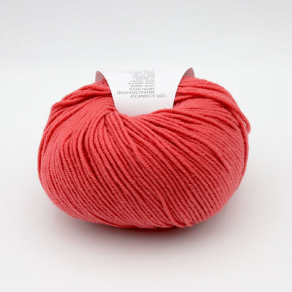 Pelote de Merino 120 de Lang Yarns coloris 129 Bois de Rose