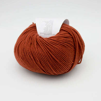 Pelote de Merino 120 de Lang Yarns coloris 176 Acajou