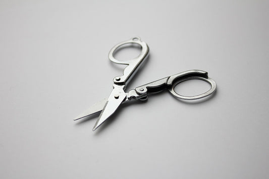 Mini ciseaux pliants coloris Argent