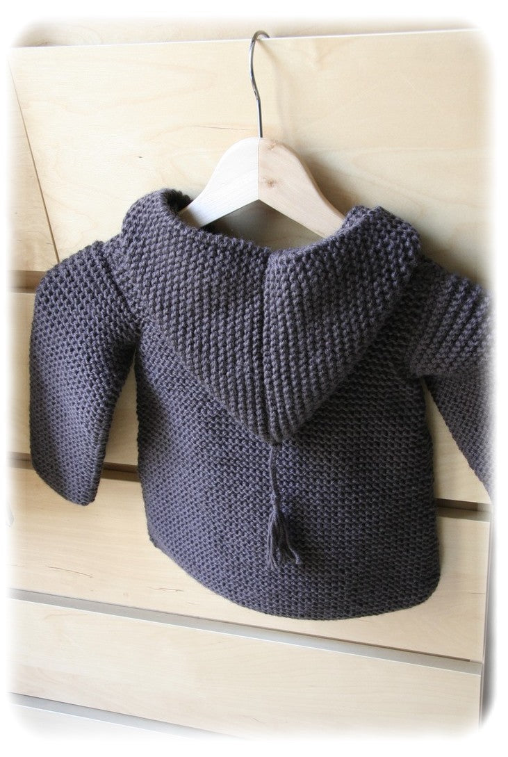 Modèle de burnou pour bébé au tricot gratuit en taille 2 ans de Julie Partie pour Lili Comme Tout