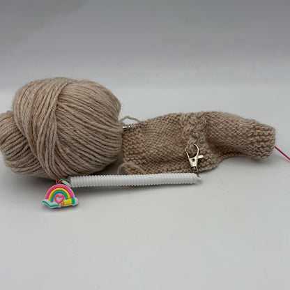 Pixie de Des Mains de Grana, support pour Flox ou aiguille à torsades, modèle Arc-en-Ciel, coloris Blanc