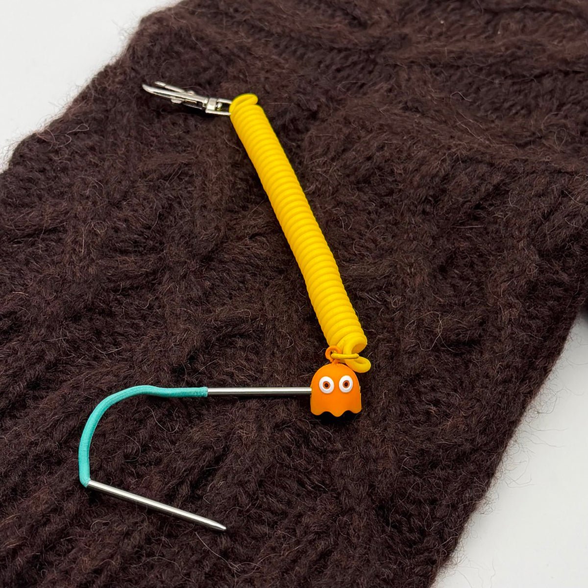 Pixie de Des Mains de Grana, support pour Flox ou aiguille à torsades, modèle Fantome Orange, coloris Jaune