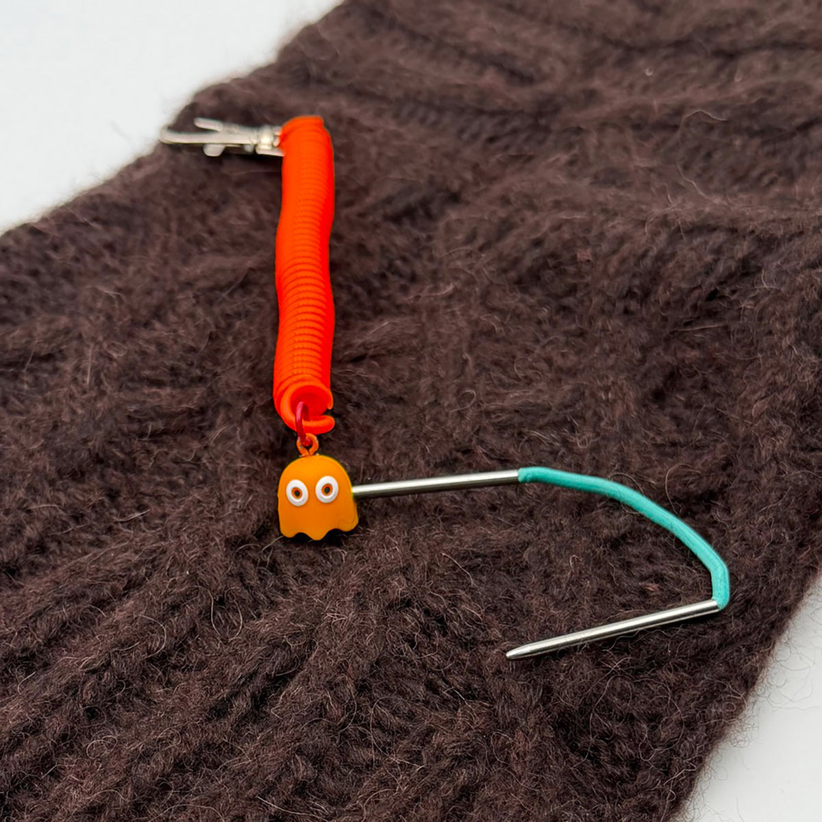 Pixie de Des Mains de Grana, support pour Flox ou aiguille à torsades, modèle Fantome Orange, coloris Orange