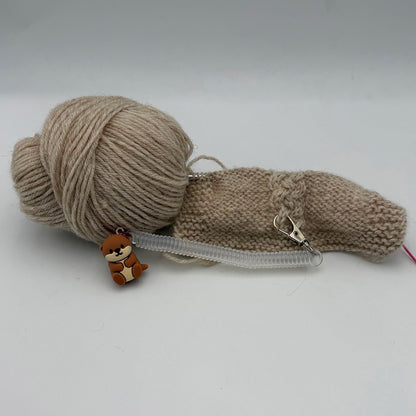 Pixie de Des Mains de Grana, support pour Flox ou aiguille à torsades, modèle Loutre, coloris Transparent