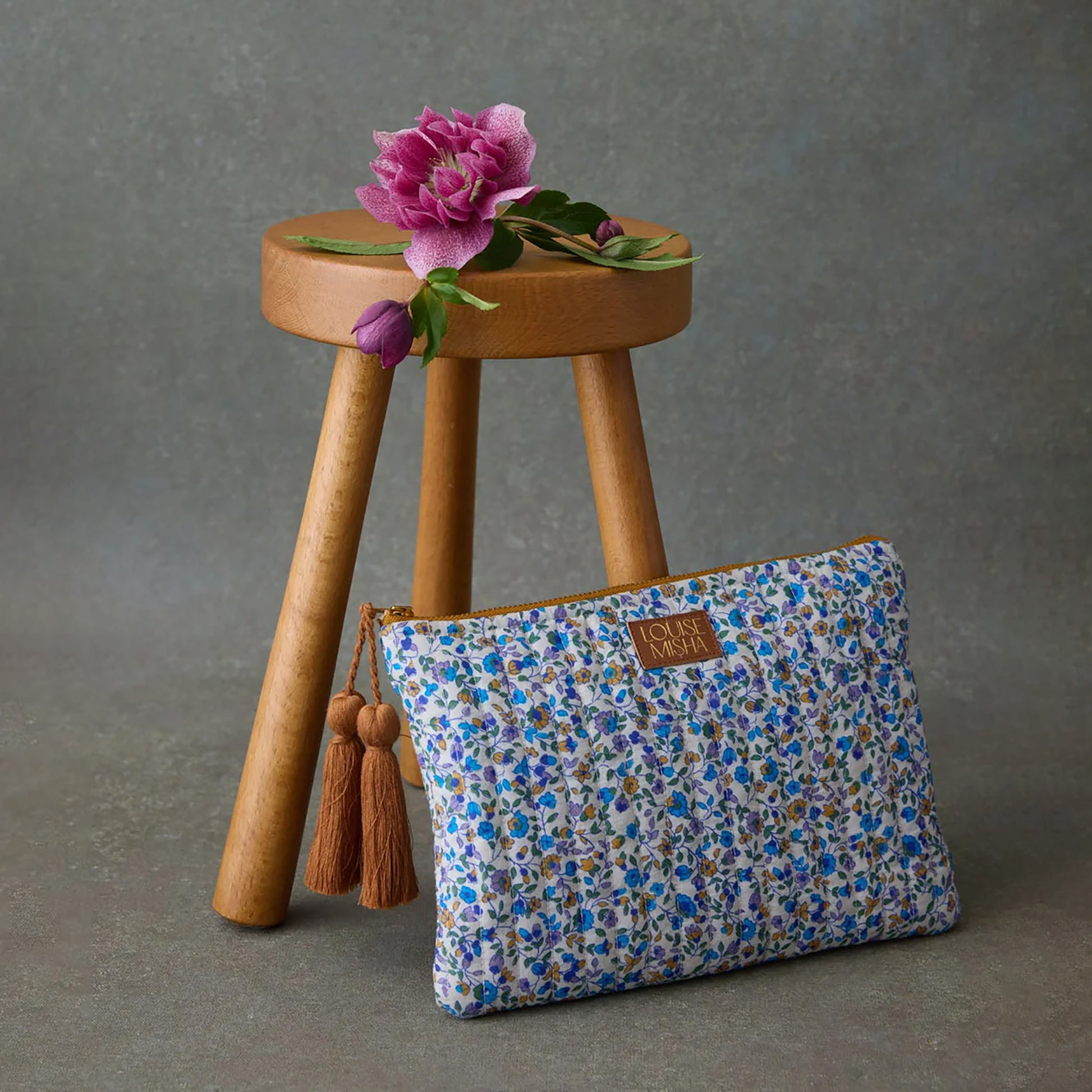 Pochette Domina de Louise Misha modèle Cream Aster Valley
