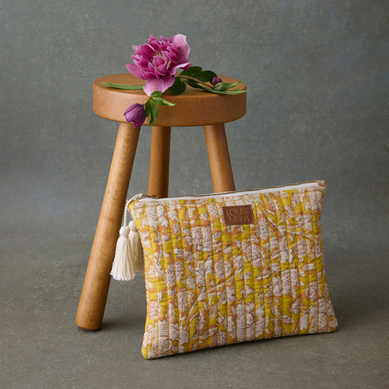 Pochette Domina de Louise Misha modèle Honey Mountain Avens