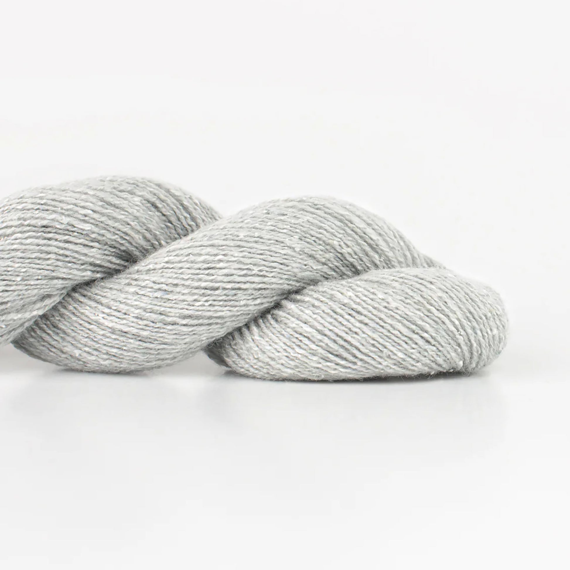 Echeveau de Tosh Pebble de MadelineTosh, coloris Ash (Mill Dyed)