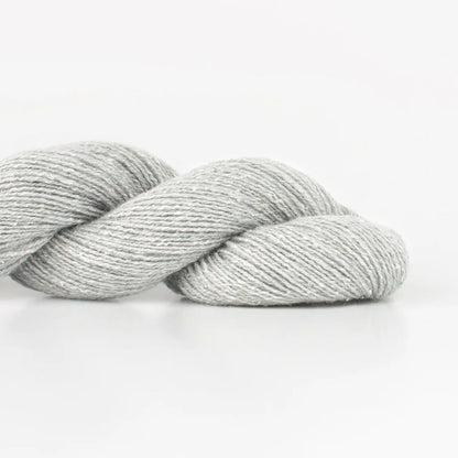 Echeveau de Tosh Pebble de MadelineTosh, coloris Ash (Mill Dyed)