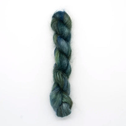 Echeveau de Tosh Silk Cloud de MadelineTosh coloris Fir Wreath (Hand Dyed)