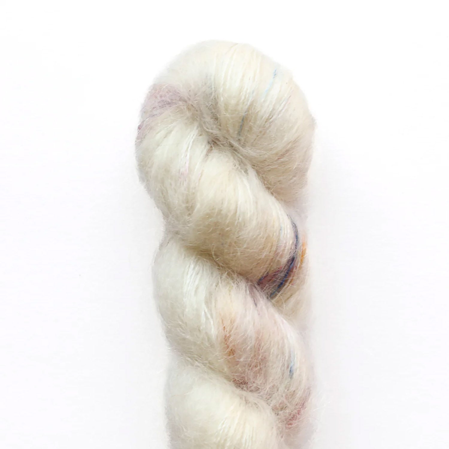 Echeveau de Tosh Silk Cloud de MadelineTosh coloris Salt (Hand Dyed)