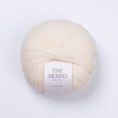Pelote de Fine Merino de Majo Garn coloris 100 Ivory