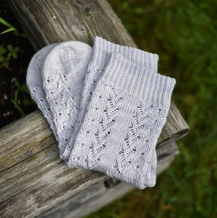 Broderie Anglaise, patron de tricot de chaussettes paru dans le livre Champêtre de Marie-Christine Lévesque