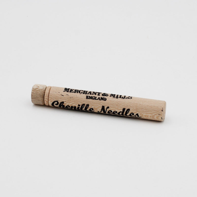 Tube en bois pour aiguilles chenille de Merchant & Mills