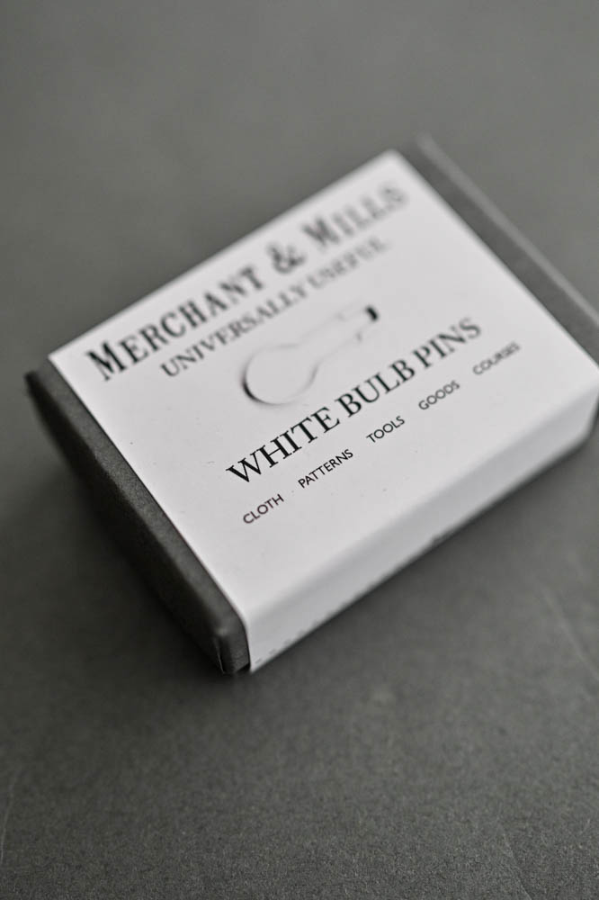 Boîte de marqueurs de mailles amovibles type ampoule coloris blanc White Bulb Pins de Merchant & Mills