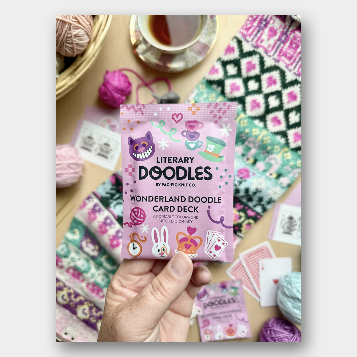 Doodle Card Deck de Pacific Knits Co, modèle Wonderland (foil pack)