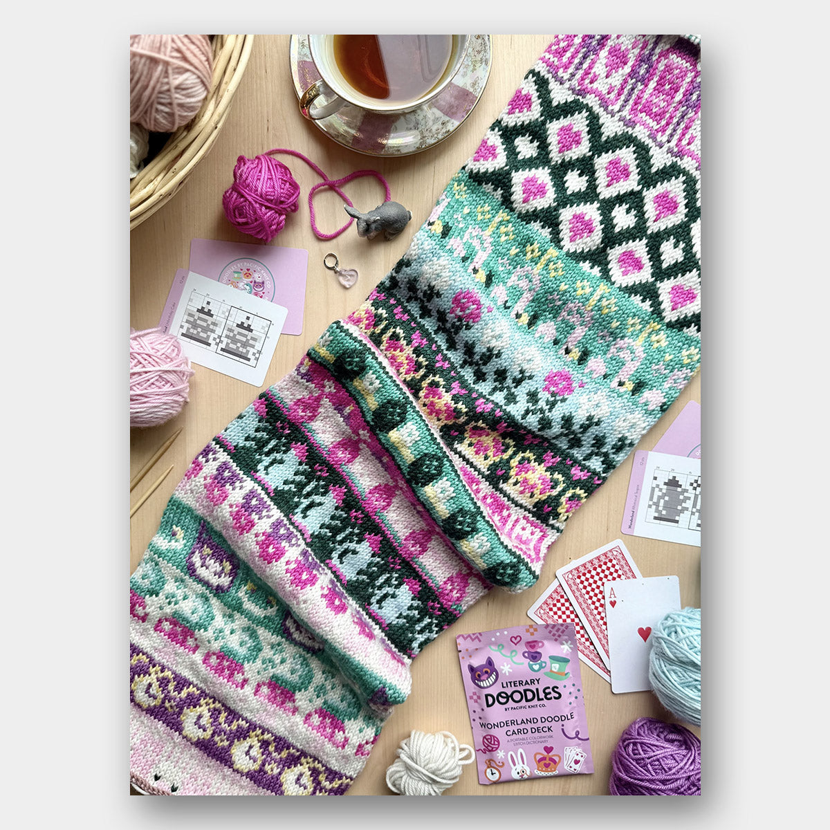 Doodle Card Deck de Pacific Knits Co, modèle Wonderland (foil pack)