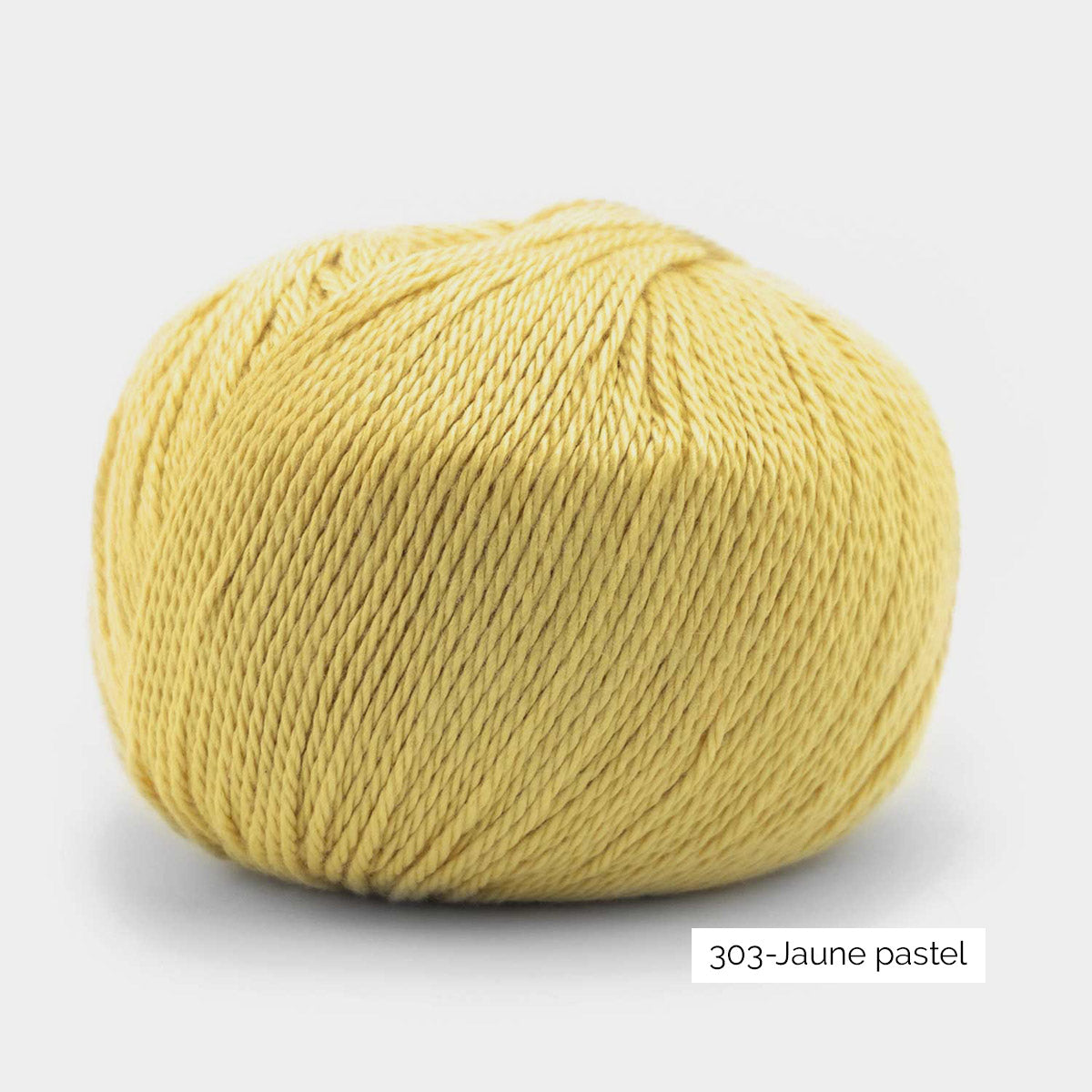 Pelote de Cumbria de Pascuali, mélange de coton pima et viscose de bambou, coloris 303 Jaune Pastel