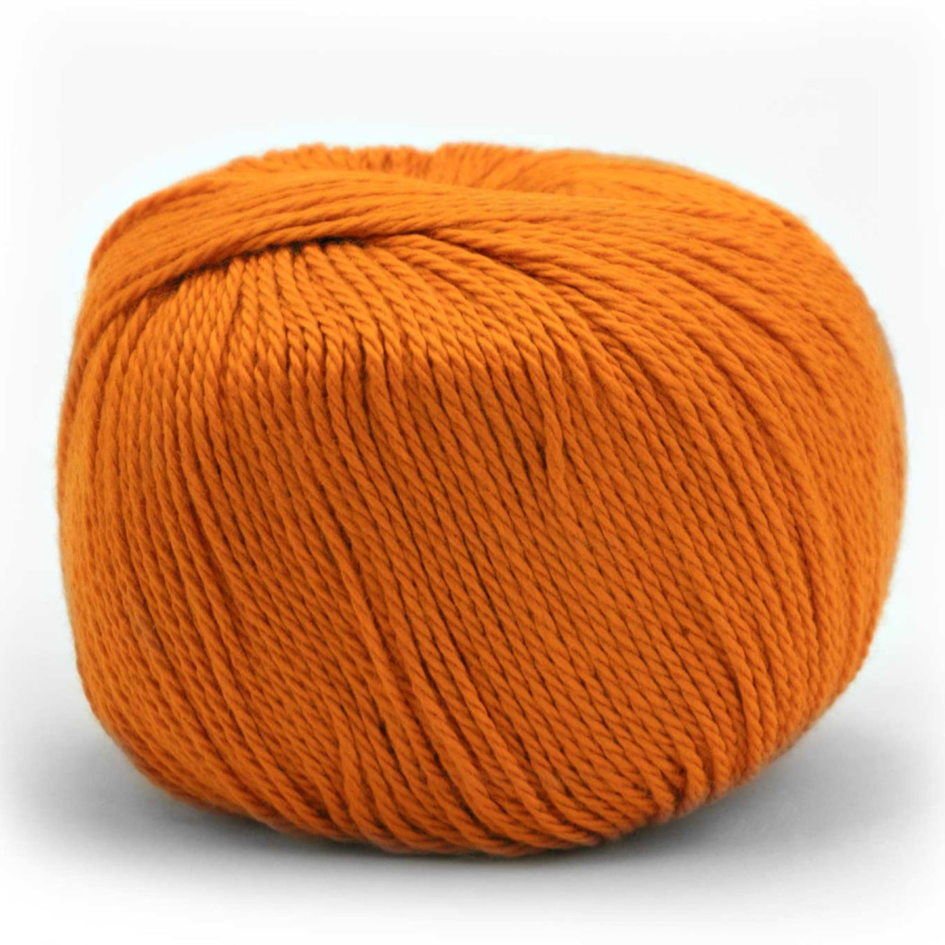 Pelote de Cumbria de Pascuali, mélange de coton pima et viscose de bambou, coloris 311 Curcuma