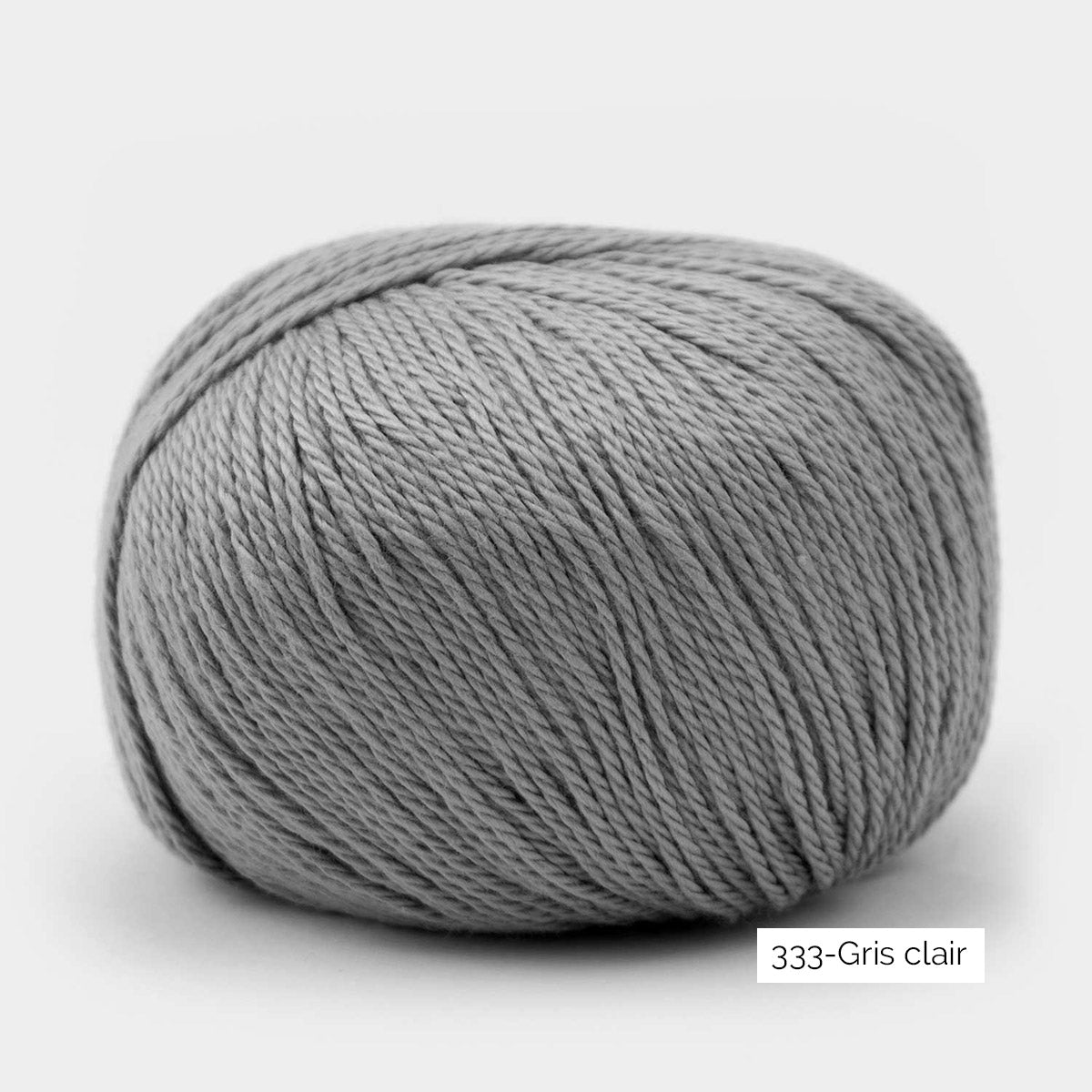 Pelote de Cumbria de Pascuali, mélange de coton pima et viscose de bambou, coloris 333 Gris Clair