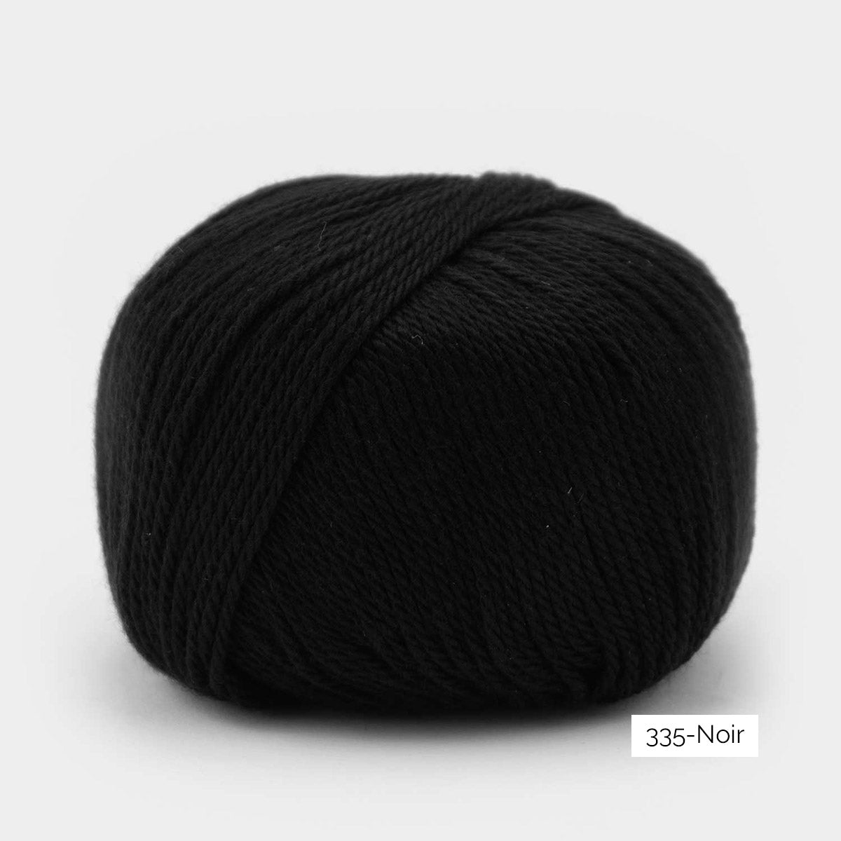 Pelote de Cumbria de Pascuali, mélange de coton pima et viscose de bambou, coloris 335 Noir