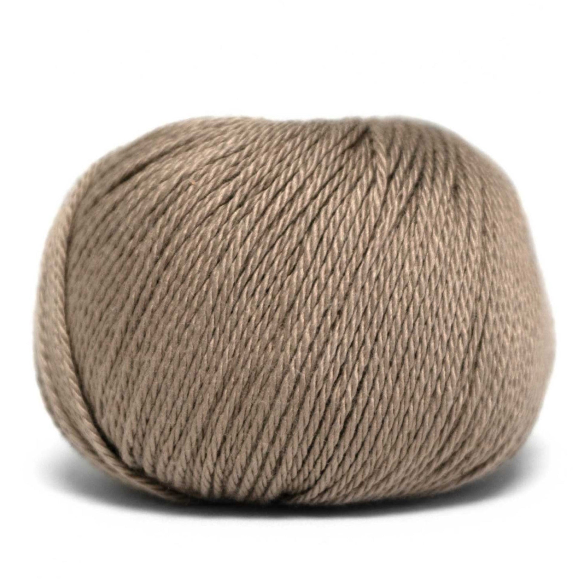 Pelote de Cumbria de Pascuali, mélange de coton pima et viscose de bambou, coloris 346 Taupe