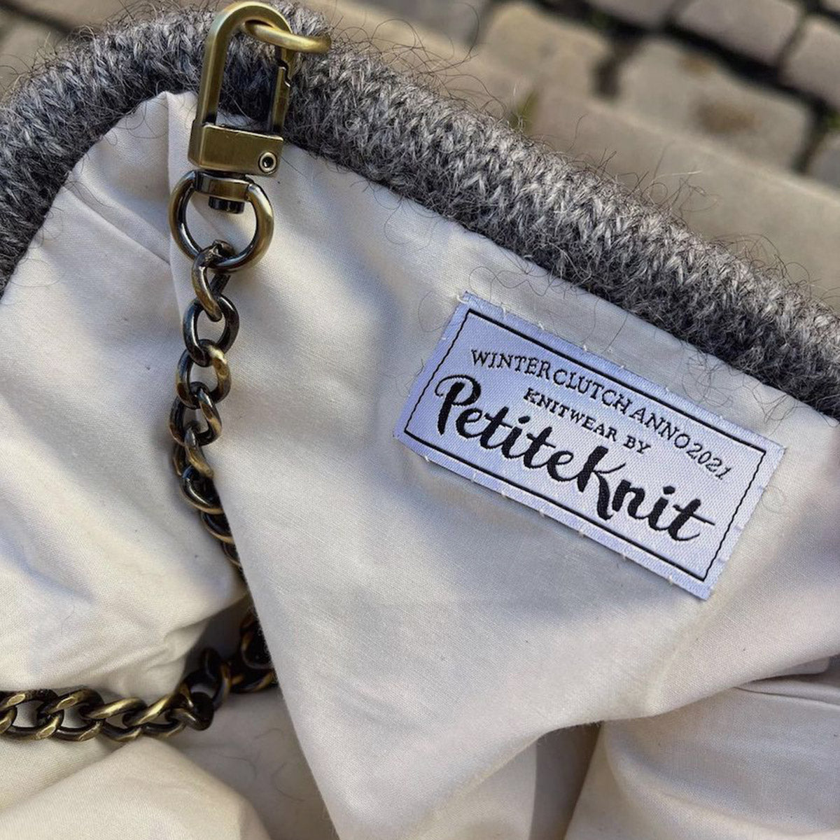 Exemple de doublure pour clutch de PetiteKnit coloris naturel cousue