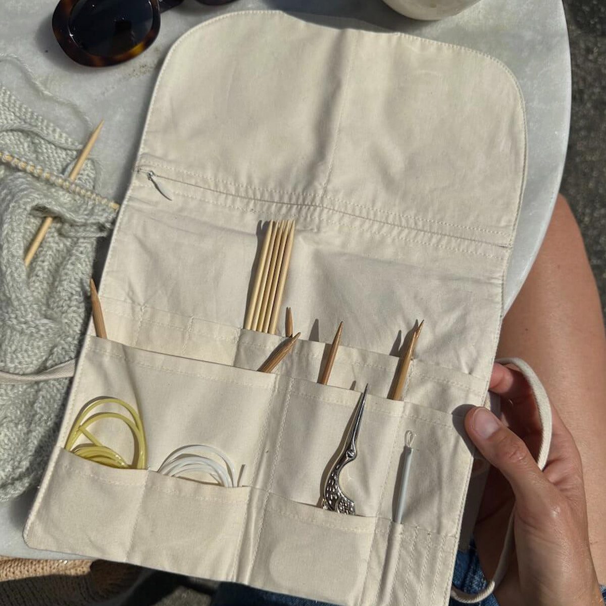 Pochette pour aiguilles à tricoter sale