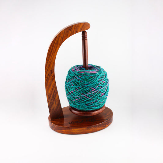 Porte-pelote suspendu Yarn Concierge de PW Creates, modèle bois de Sheesham