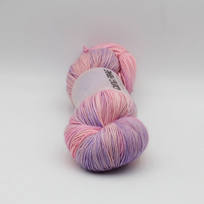 Echeveau de Dashing Fingering de Qing Fibre coloris Fairy Dust