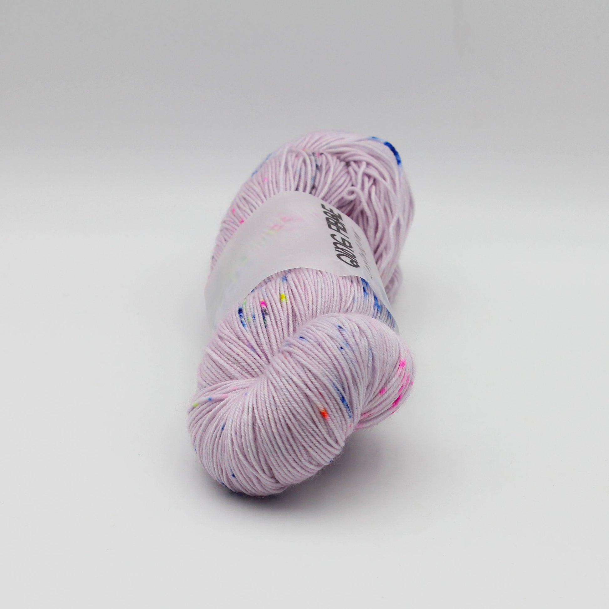 Echeveau de Dashing Fingering de Qing Fibre coloris Frost