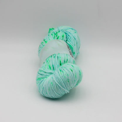 Echeveau de Dashing Fingering de Qing Fibre coloris Nassau