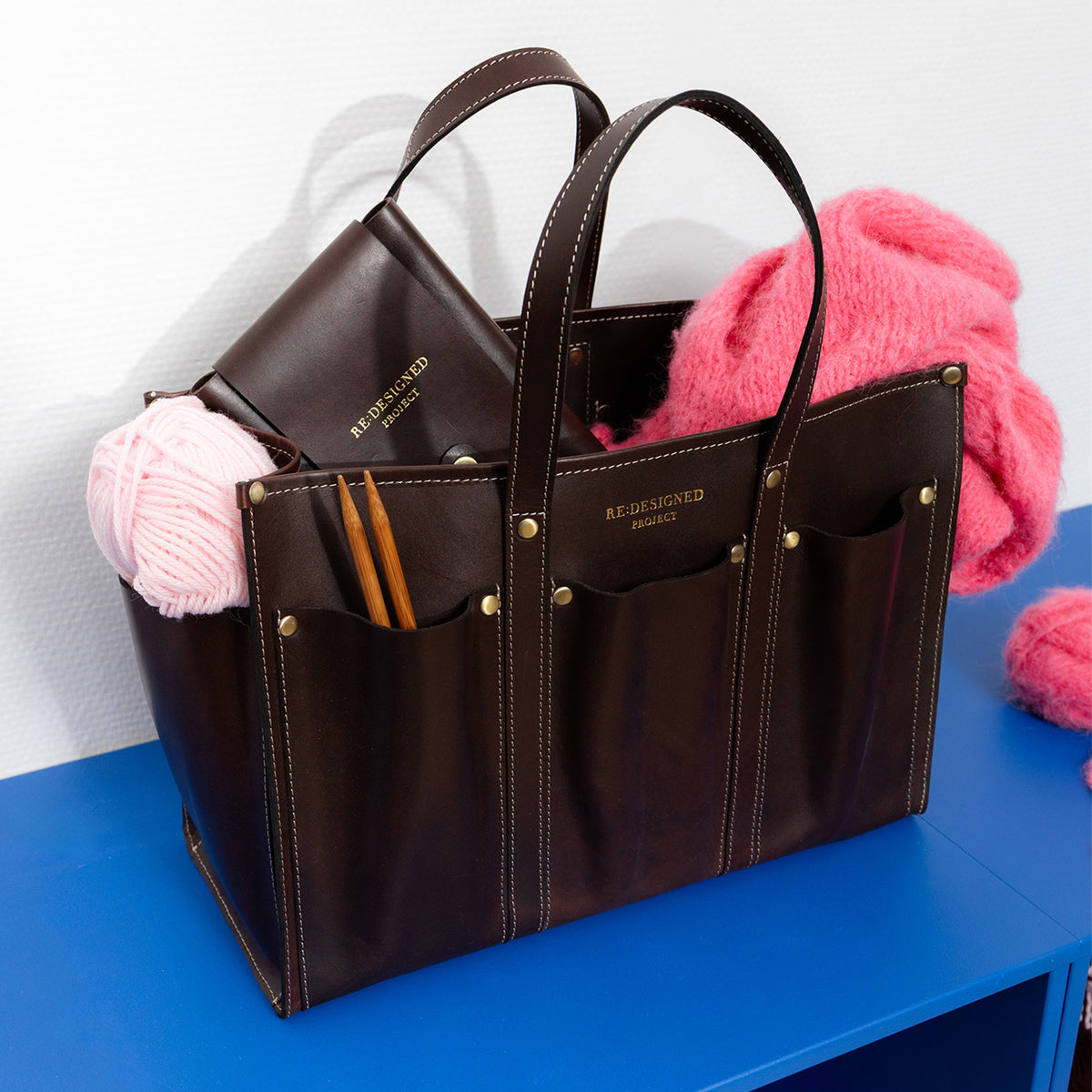 Sac cabas Re:Designed modèle P0132 coloris Dark Brown (pochette à aiguilles P0131 vendue séparément)
