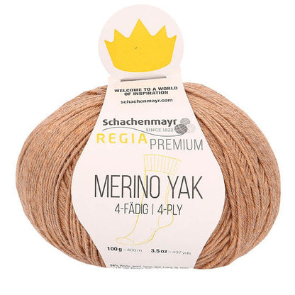 Une pelote de Regia Premium Merino Yak coloris Poudre