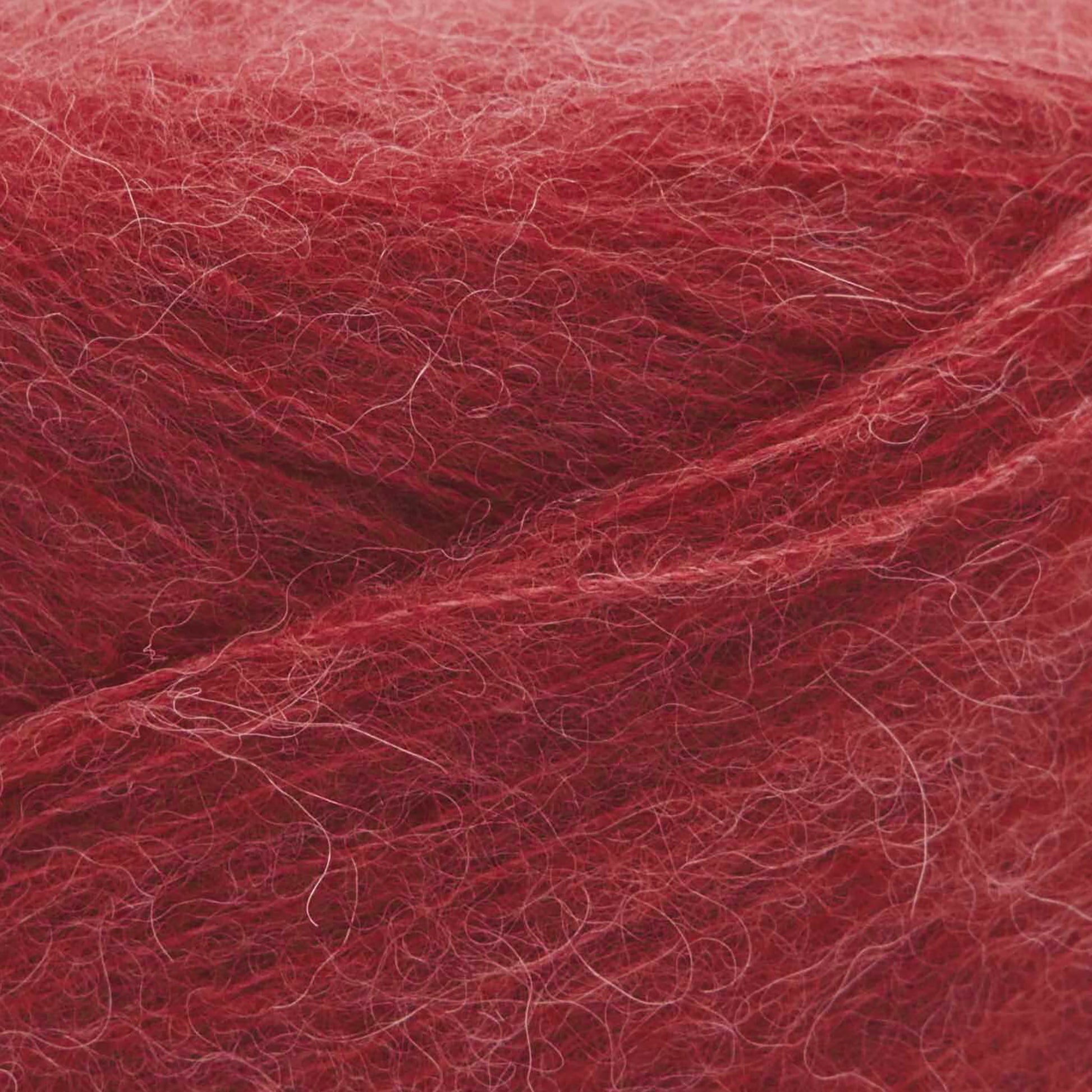 Cake de Baby Alpaca Loves Silk de Rico Design, coloris 08 Cherry