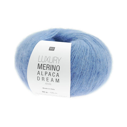 Pelote de Luxury Merino Alpaca Dream Aran de Rico Design coloris 005 Pigeon Blue