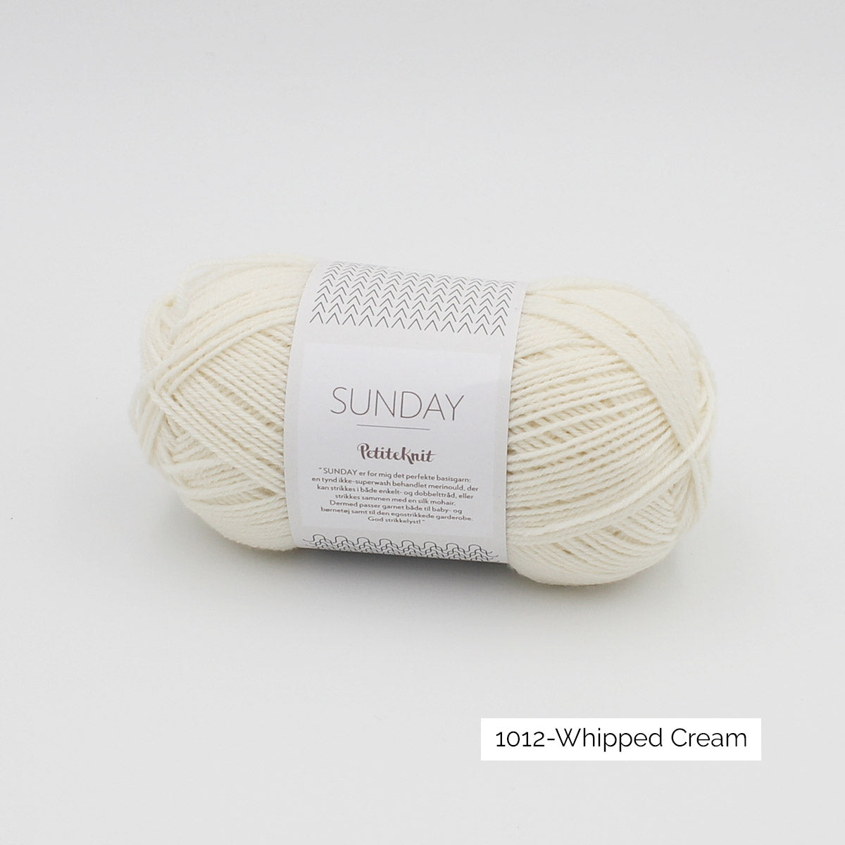 Pelote de mérinos non superwash Sunday de Sandnes Garn, collection Petite Knit, coloris 1012 Whipped Cream