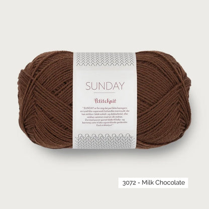 Pelote de mérinos non superwash Sunday de Sandnes Garn, collection Petite Knit, coloris 3072 Milk Chocolate