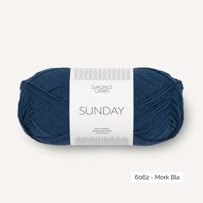 Pelote de mérinos non superwash Sunday de Sandnes Garn, coloris 6062 Mork Bla