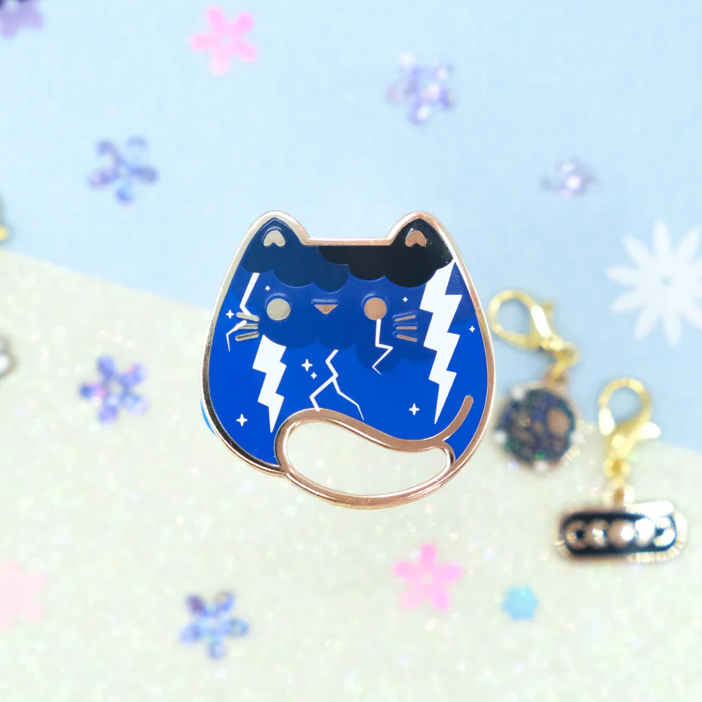 Pin's Keeper Holder de Sparkles in the Wild modèle Orage