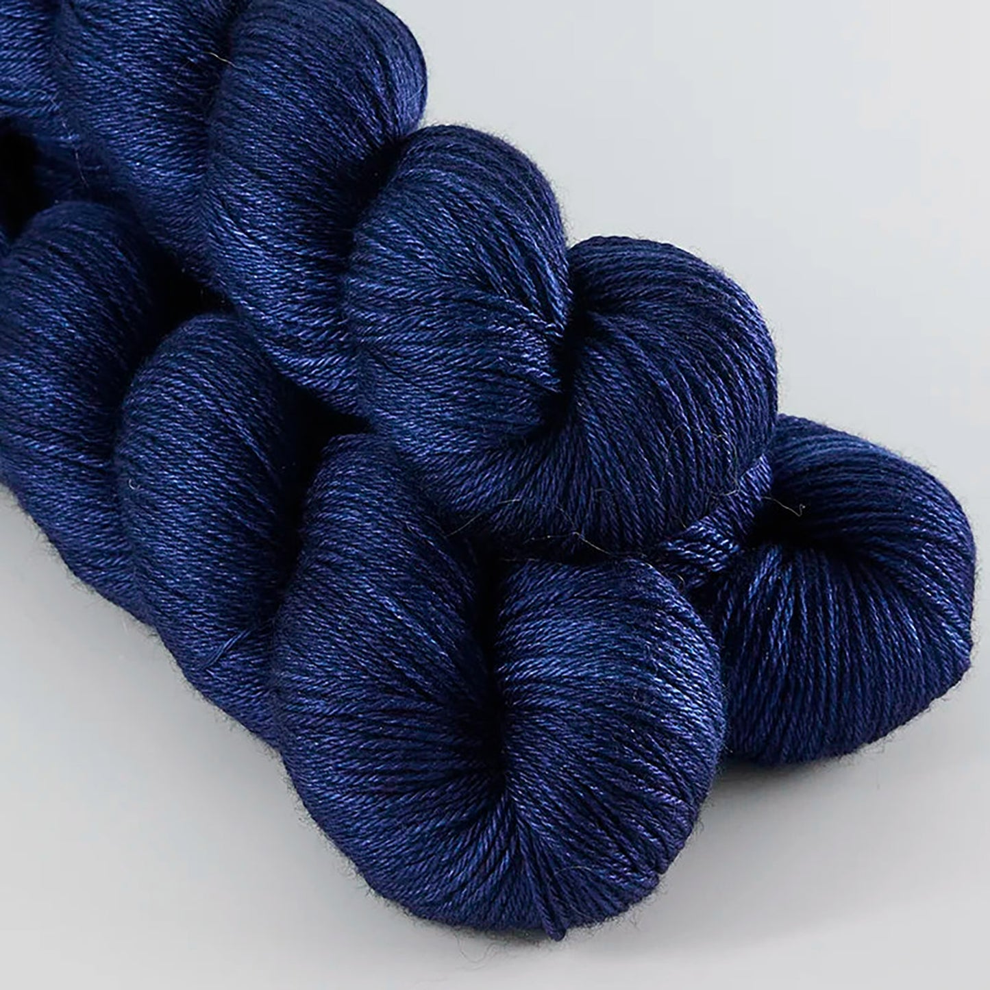 Echeveaux de Merino Silk de Sysleriget coloris Kom så de Hviie