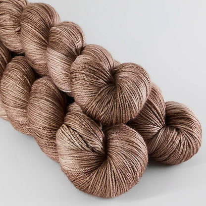Echeveaux de Merino Silk de Sysleriget coloris Nougat Mousse